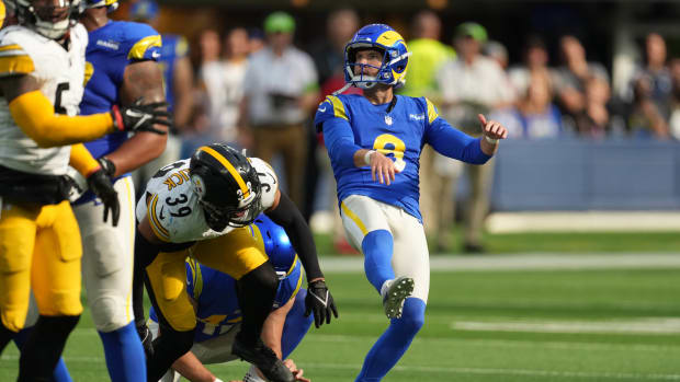 Los Angeles Rams place kicker Brett Maher (8) reacts after a missed field goal in the second half against the Pittsburgh Steelers at SoFi Stadium.